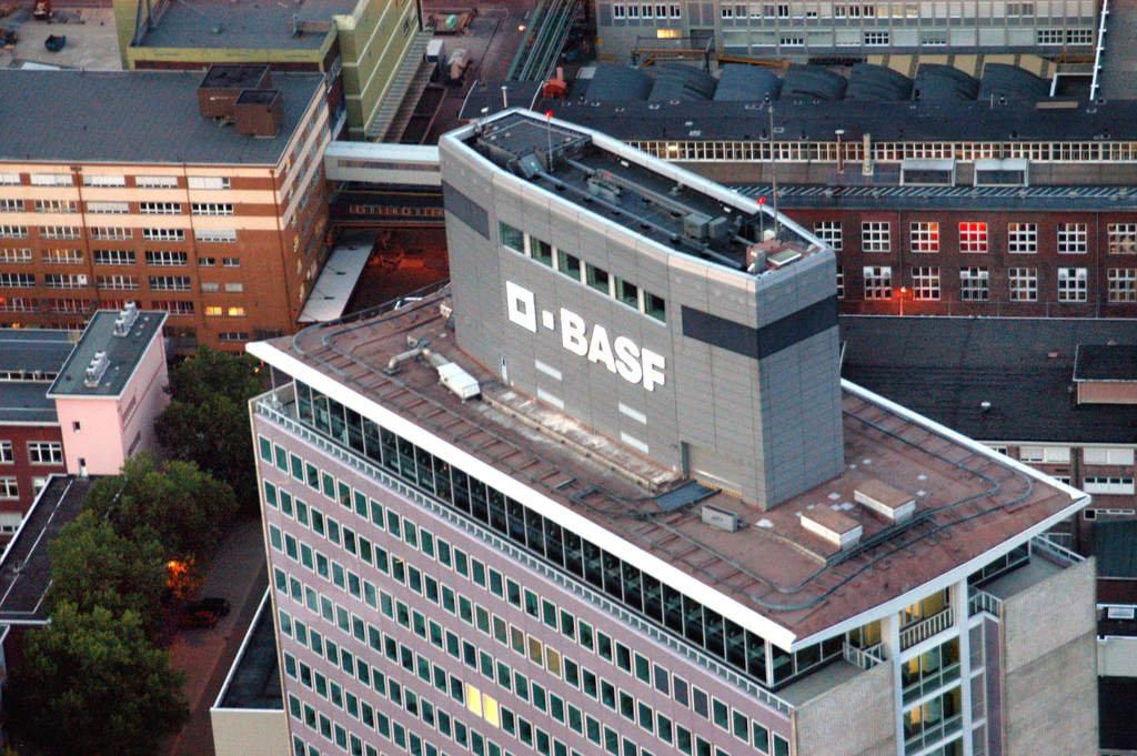 Концерн BASF на 85% поднял цены для европейских потребителей на муравьиную кислоту