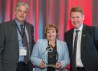 Доктор Лора Джонстон Аксэлт получает премию канадской ассоциации лакокрасочной промышленности